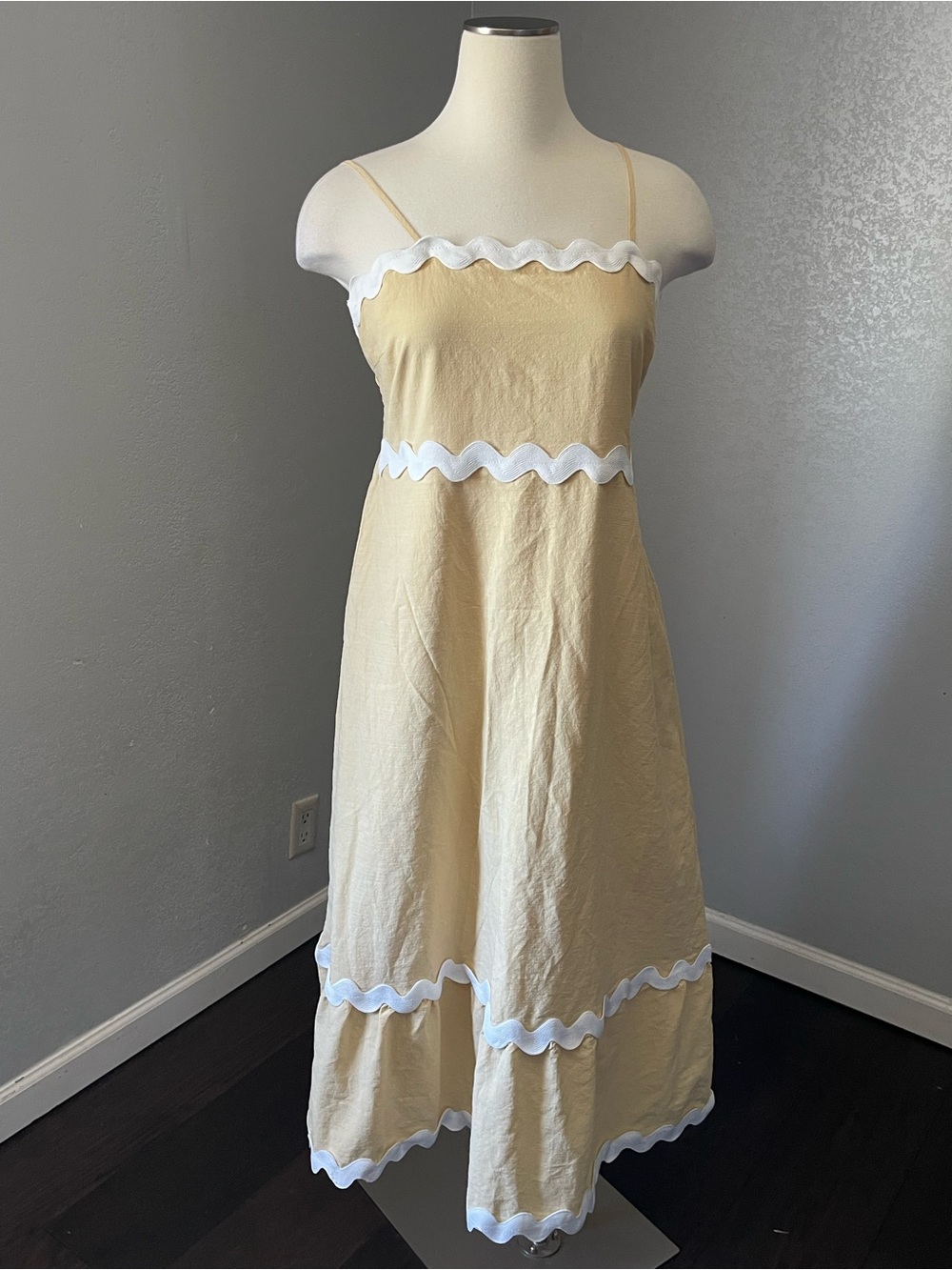 Zesica Women's Cream Maxi Dress with White Trim